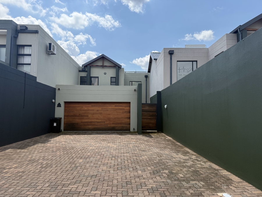 3 Bedroom Property for Sale in The Islands Estates North West